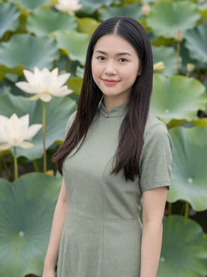 Linh Anh, 25-year-old Vietnamese woman in a lotus garden - how to start conversation dating app